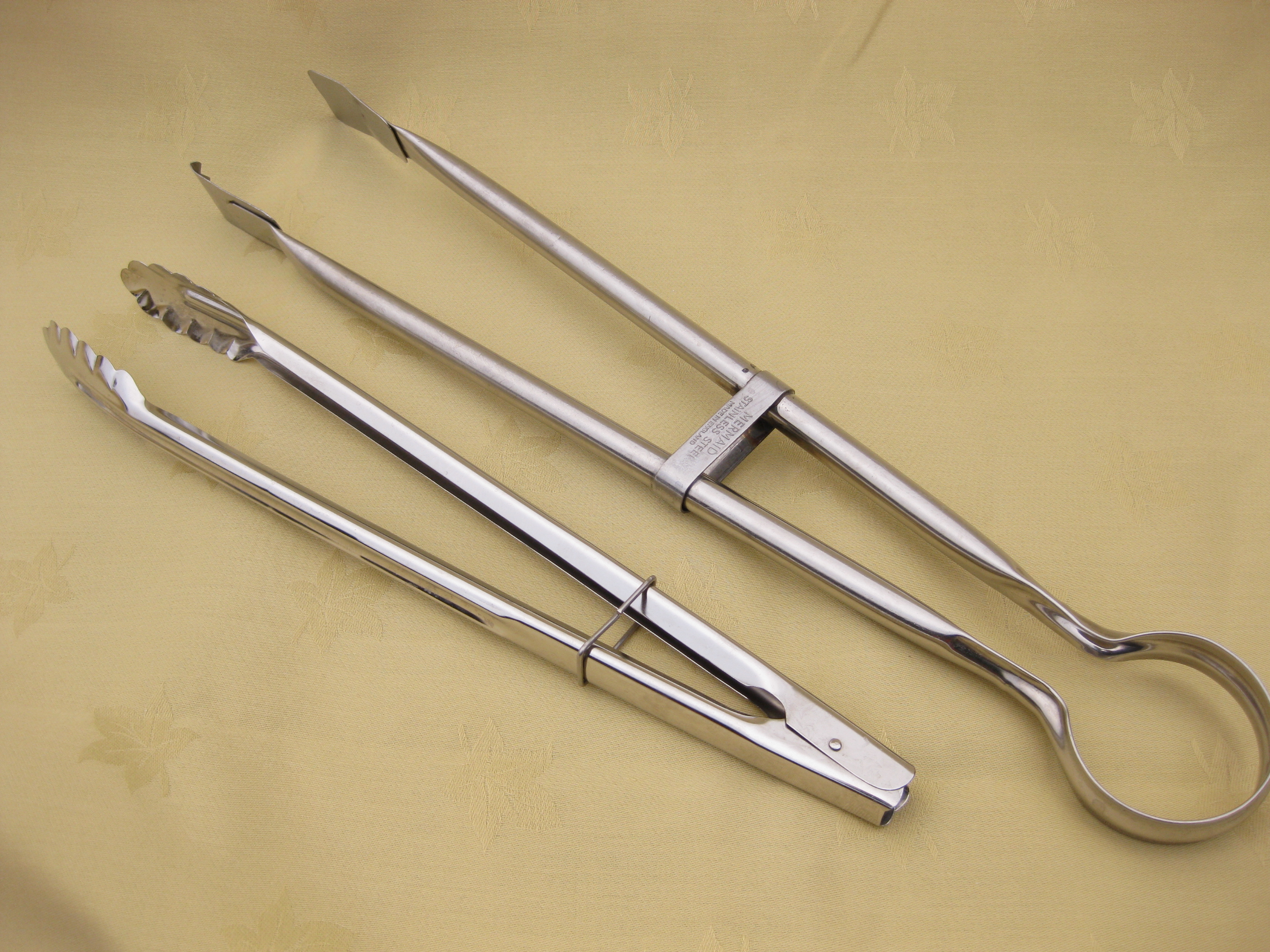 BARBEQUE TONGS